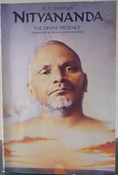Paperback Nityananda: The Divine Presence Book