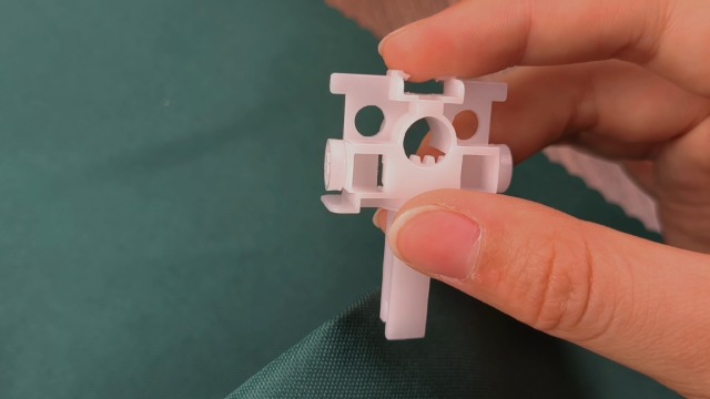 Jetec 20 Pieces Vertical Blind Repair Tabs Kit Vertical Blinds Replacement Slats Window Fixer Parts for Window Curtain Accessories