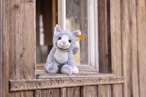 Steiff Cassie Katze eisblau-Weiss 26 cm, Soft Cuddly Friends, Kuscheltier-Katze, Stofftier aus kuschelweichem Plüsch, zum Kuscheln und Spielen, Hellblau