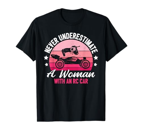 Una mujer con un coche RC Mini Car Racer controlado por radio Camiseta
