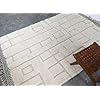 Descubre-nuestra-alfombra-Beni-Ourain-tejida-a-mano-con-100-lana-Con-estampados-sutilescombina-la-tradicion-marroqui-y-la-elegancia-atemporalUna-reliquia-de-lujo-para-tu-espacio-vital39x48m