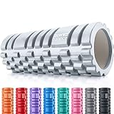 CONSTRUCCIÓN DE GOMA EVA PARA UN MAYOR CONFORT MIENTRAS LO UTILIZA: el rodillo de masaje ha sido diseñado con espuma EVA, lo que lo hace suficientemente firme para un masaje profundo y efectivo sin que se note demasiado duro y agresivo. Otro beneficio de la goma EVA es que mantiene su forma original incluso después de un trabajo intenso, lo que diferencia este rodillo de muchos otros que se van degradando con el tiempo.
