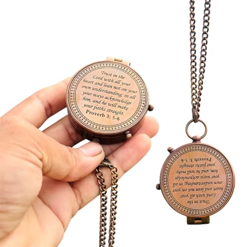 Brújula de Latón Grabada con Escritura Bíblica Proverbios 3:5-6 con Estuche de Cuero y Cadena – Brújula de Bolsillo Vintage Hecha a Mano, Regalo Cristiano para Hombres y Mujeres, Herramienta de Navegación Funcional miniatura 1