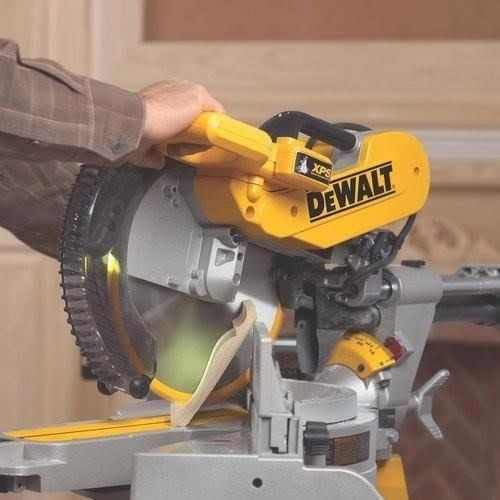 DEWALT Serra De Meia Esquadria 1675w 12