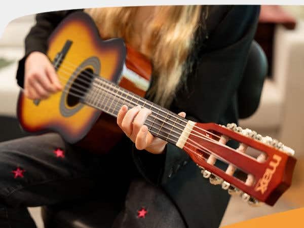 MAX SoloArt – 1/4 Guitar Children from 3 Years – Acoustic Guitar, includes Bag, Plectrum, Strap and String Accessories, Children's Guitar 3 Years, Guitar in Sunburst sunburst 1/4