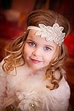 Esta hermosa diadema de diamantes de imitación es de alta calidad y glamurosa. Es el accesorio perfecto para tu ocasión especial. El parche de diamantes de imitación está respaldado con un suave fieltro para mayor comodidad.