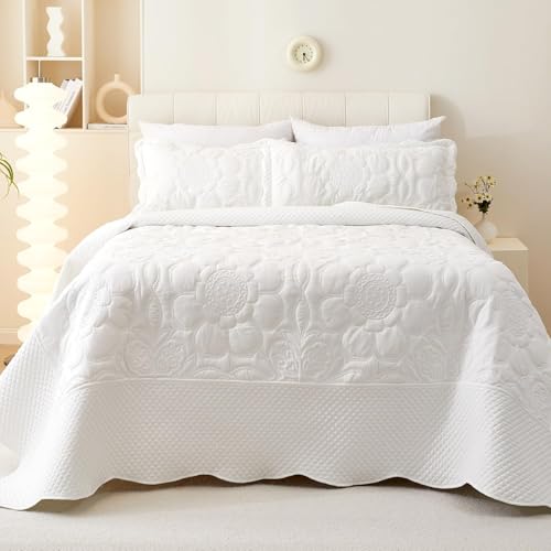 Image of EVENHUG Oversized King Quilt California King Size Lightweight Bedding Set Reversible Bedspread Coverlets for All Seasons 3 Piece (White 120 inchx128 inch)