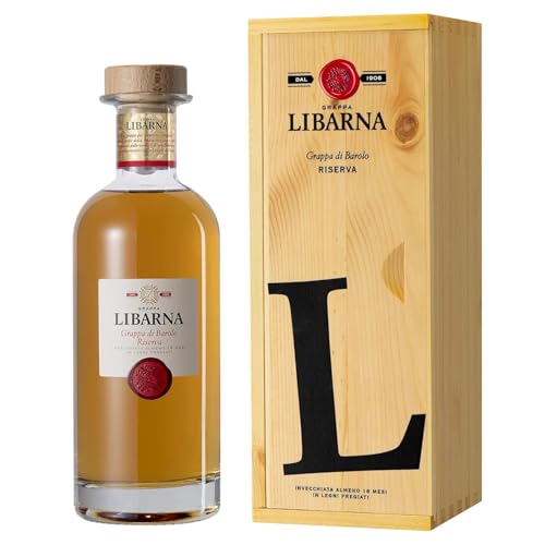 Grappa Libarna Riserva di Barolo, perfetta come idea regalo per ogni occasione. Grappa Libarna nasce dalla plurisecolare esperienza della Distilleria Gambarotta, fondata a Serravalle Scrivia nel 1832. Oggi Grappa Libarna offre una gamma di distillati che celebrano la vocazione del territorio d'origine e l'artigianalità della distillazione in alambicchi di rame. Grappa Libarna Riserva di Barolo è prodotta utilizzando solo vinacce di uve Nebbiolo, del comprensorio delle Langhe del Barolo. Il distillato è invecchiato 12 mesi in tonneux e altri 6 in botti di rovere francese. Prodotto pregiato, dal carattere complesso.