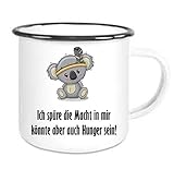 ☕ EMAILLE TASSE MIT IHREM MOTIV – Diese stylische Emailletasse im Retro Look mit dem beliebten Aufdruck ist der perfekte Eyecatcher für alle Meme-Liebhaber, Kaffeejunkies und Outdoor-Fans. Humorvoll, hochwertig und garantiert ein Gesprächsthema. Leichte Dellen und schwarze Pünktchen verstärken den Retrolook der Tasse.