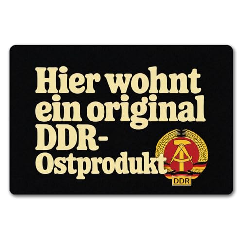 speecheese Hier wohnt EIN original DDR-Ostprodukt Fußmatte in 40x60 cm ohne Rand mit Wappen Witziger Türvorleger mit Kultfaktor - DDR Flair für Zuhause