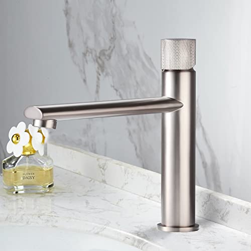 Robinet de lavabo de salle de bains pour une routine matinale moderne