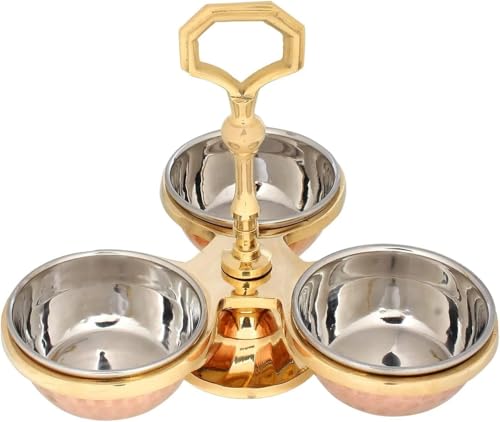 Service traditionnel en laiton et cuivre pour dîner indien convivial
