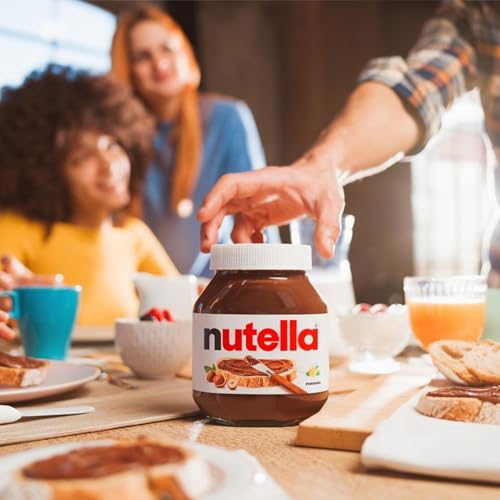 Nutella - Crema Spalmabile alle Nocciole e Cacao, Senza Glutine, Conservanti e Grassi Idrogenati, Ottimale a Colazione, Vasetto da 950 gr - Immagine 2