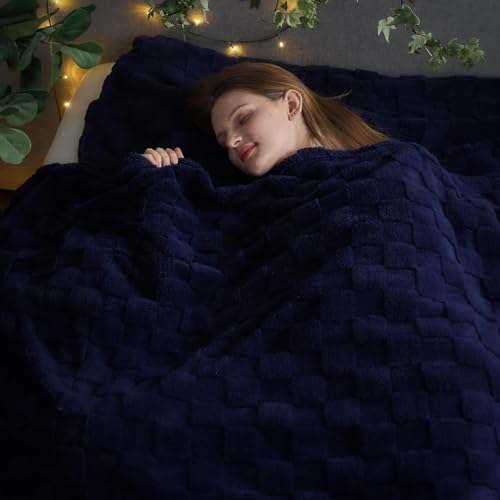 NEWCOSPLAY Super Soft King Blanket Dark Navy Premium Silky Flannel Fleece 3D Checkered Lightweight Bed Blanket All Season Use (Dark Navy Checkered, King(90"x110"))