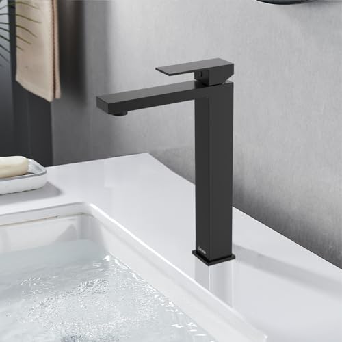 【Durevole e Resistente alla Ruggine】Rubinetto per lavabo sono caratterizzati da una finitura nera opaca che può prevenire efficacemente impronte digitali e macchie d'acqua. Anche dopo anni di utilizzo sembra ancora come nuovo. Il design unico del Miscelatore Monocomando nero aggiunge un tocco di stile al vostro bagno.