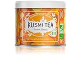 ✅ KUSMI TEA: Kusmi Tea innova permanentemente abriéndose a todo tipo de frutas y personas. Porque nuestra misión es dar a conocer lo mejor del té a una inmensa mayoría. Un té bio, fabricado en Normandía, asequible, delicioso, optimista y simple, sin rebuscamientos. Beber Kusmi Tea es como abrazar ese ideal de libertad. Le damos la bienvenida a Kusmi, el té de calidad sin complejos fabricado en Normandía.