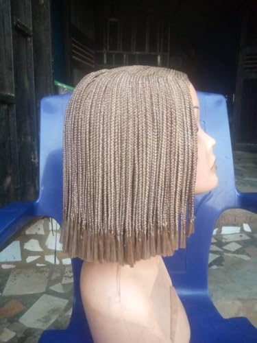 Coiffure dorée à longues mèches, une œuvre d'art haut de gamme pour intérieur chic
