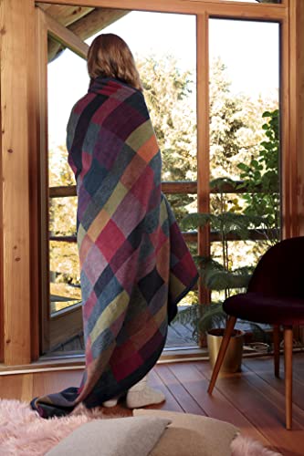 biederlack® flauschig-weiche Kuscheldecke aus Baumwollmischgewebe I Made in Germany I nachhaltig produziert I Bunte Wohndecke „Color Squares Blue“ in grün-blau I Öko-Tex I Sofa-Decke 150x200cm