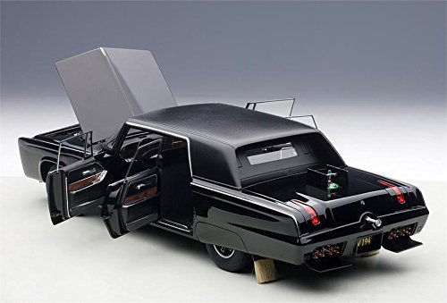 AUTOart 1966 Imperial Crown Sedan Green Hornet Black Beauty Model in 1:18 Scale