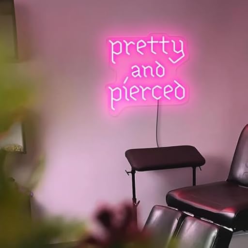 Letrero de neón Pretty and Pierced, letreros de estudio de piercing, letrero de estudio de tatuaje, decoración de arte gótico | Ya disponible en tu tienda friki favorita! En mundofriki.es! Letrero de neón Pretty and Pierced, letreros de estudio de piercing, letrero de estudio de tatuaje, decoración de arte gótico | Ya disponible en tu tienda friki favorita! En mundofriki.es!