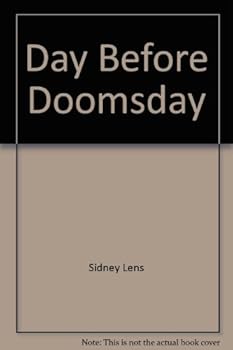 Paperback Day Before Doomsday: An Anatomy of the Nuclear Arms Race Book