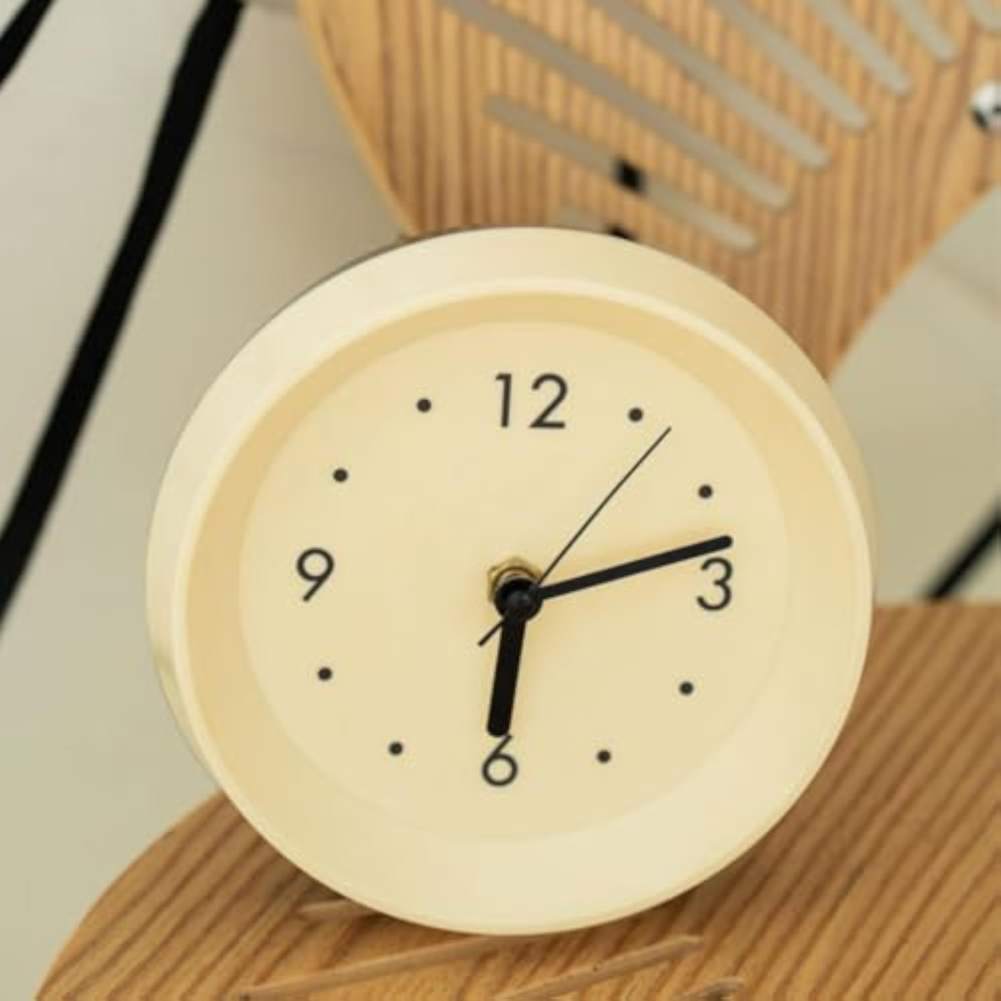 Cream-White Round Tabletop Table Clock ABS Resin Minimalist Table Clock Black Stand Home Decor Compact
