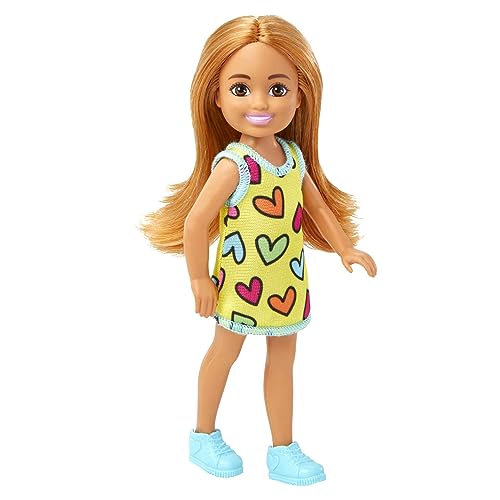 Muñeca Barbie Chelsea con vestido amarillo y zapatillas miniatura 4