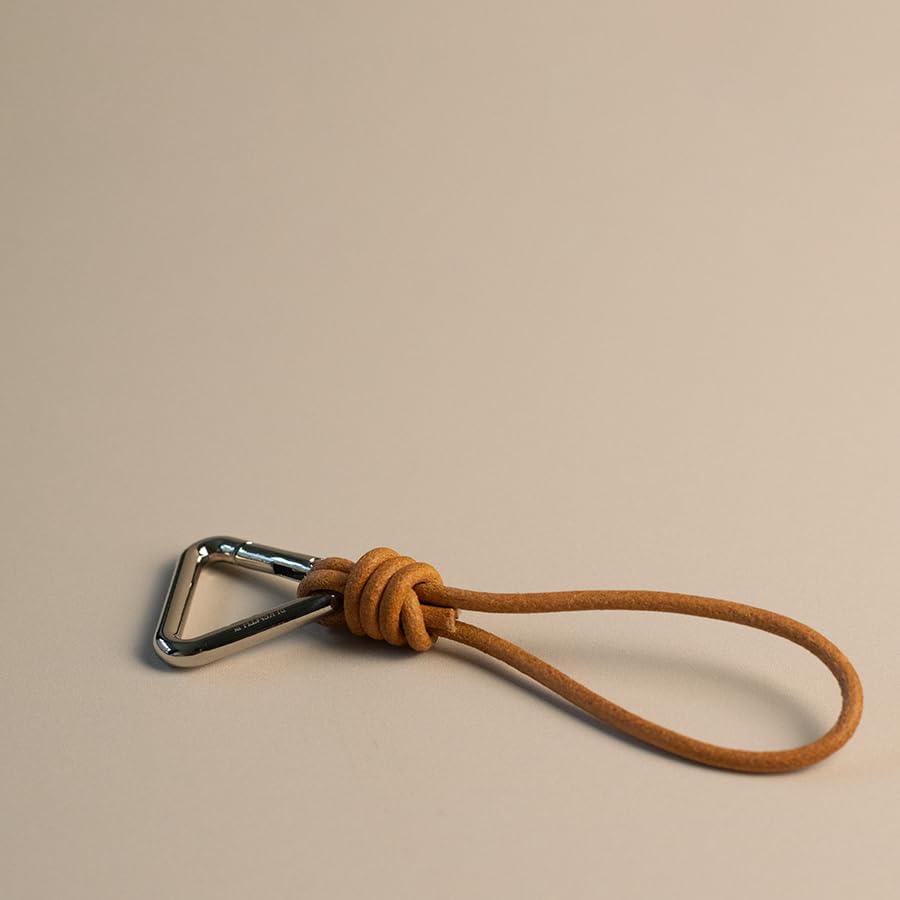 BLKSMTH Llavero de cuero con mosquetón triangular de metal, trenzado de cuero de napa, soporte con llaveros dorados, llavero de cuero genuino para coche, hogar, llavero, correa, cordón para mujeres y