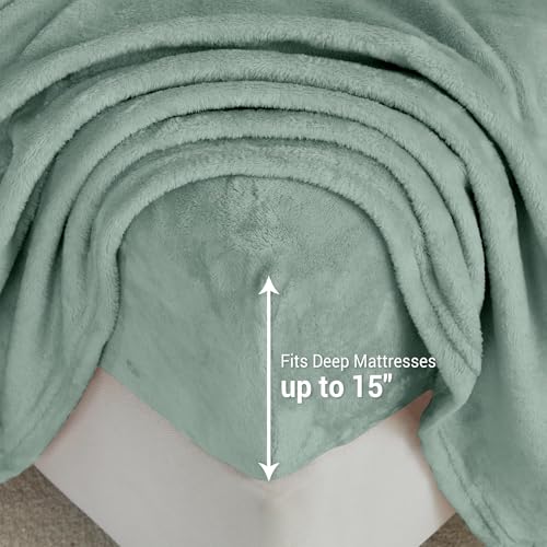 Image of Viviland Plush Microfleece Full Bed Sheet Set, Sage Green | Soft Flannel-like Fleece, 100% Polyester, Fluffy Velvety Feel, 200GSM, 15 inch Deep Pocket, Warm Winter Gift & Decor
