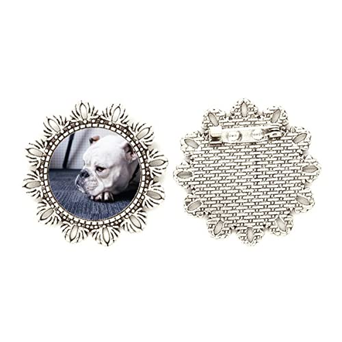 Broche de perro gris para lucir en chaquetas y bufandas de invierno