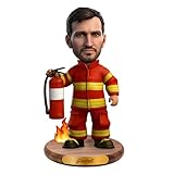 Design créatif : choisissez parmi plusieurs styles professionnels pour votre figurine personnalisée. Nous transformerons votre image personnalisée en dessin animé pour créer un avatar de bureau raffiné avec un effet visuel 3D. (Remarque : le produit réel est un design 2D plat.) Pour un résultat optimal, veuillez télécharger une photo portrait claire, prise de face.