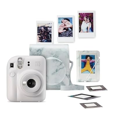instax Mini 12 Kit con cámara. El Kit Contiene cámara, Funda, Mini álbum, Carga de 10 Fotos y Pegatinas. | Ya disponible en tu tienda friki favorita! En mundofriki.es!