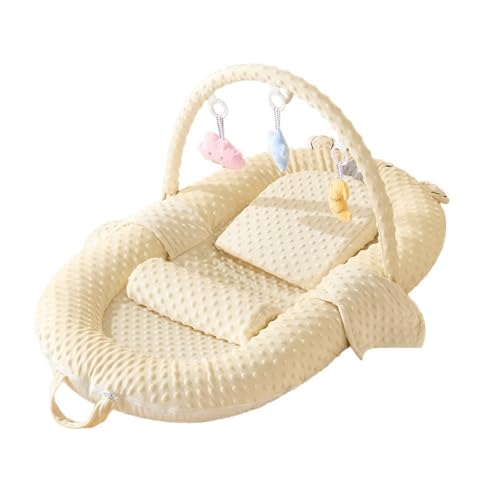 BRZU ベビースージングスリープベッド、折りたたみ式小型ベビーベッド、赤ちゃんの嘔吐や驚きを防ぎ、寝返りやベッドへの圧迫を防ぎ、取り外し可能で洗濯可能、母親の手を解放、おもちゃラック付き、柔らかく肌に優しい素材、新生児への贈り物 (ベージュ,スロープマッ