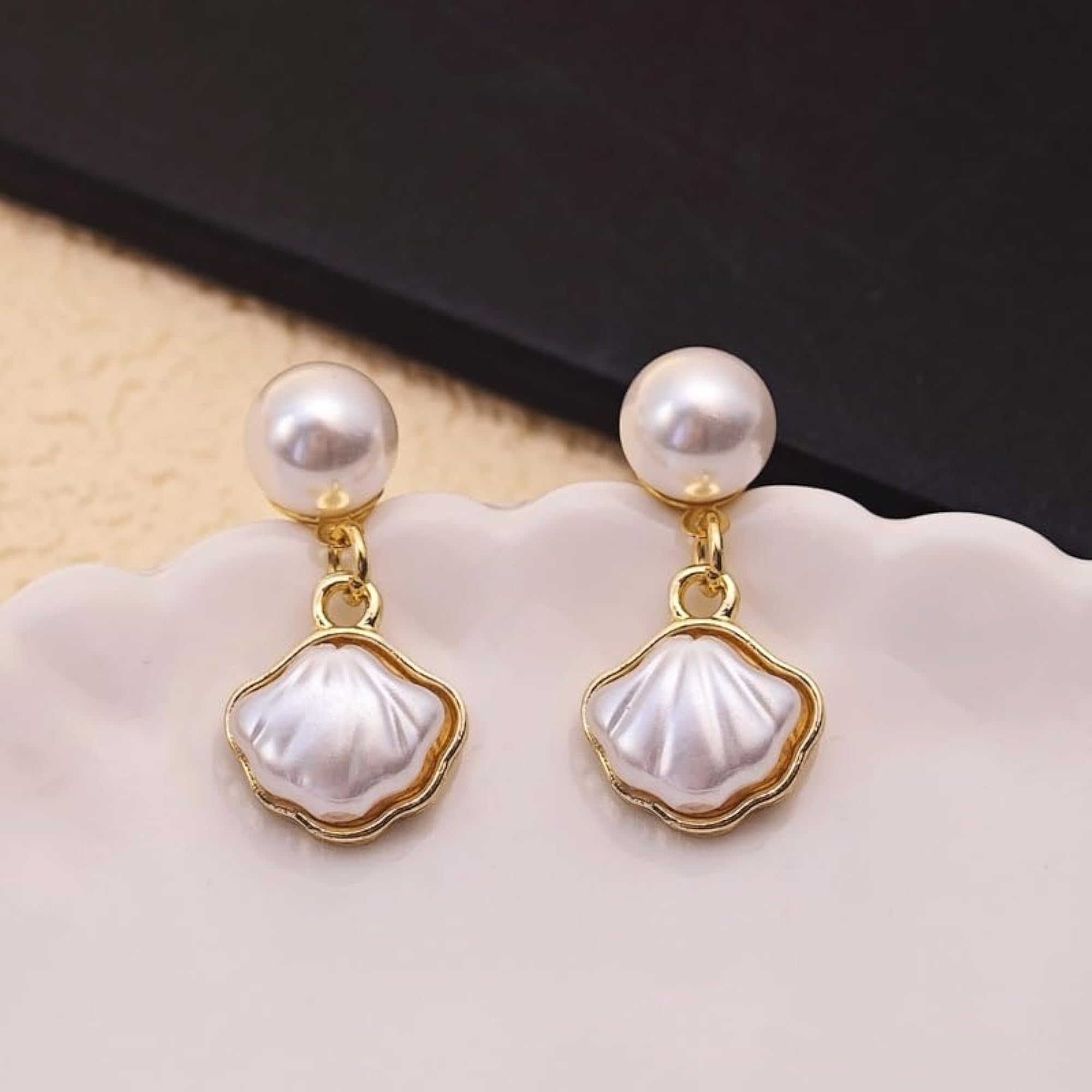 Women's Stylish Shell Pearl Earrings, Elegant Design