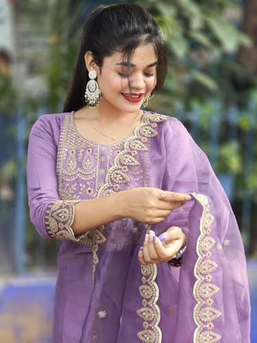 Image of VredeVogel Women's Silk Blend Embroidered Kurta with Pant & Silk Chiffon Dupatta Set