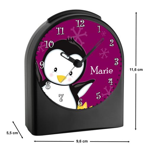 WU-50-1121-09, Pinguin Farbe Brombeere, analog Kinderwecker schwarz, Funkwecker ohne Ticken, mit Licht, personalisiert mit Namen, 9,6 x 5,5 x 11,9 cm, 104 g