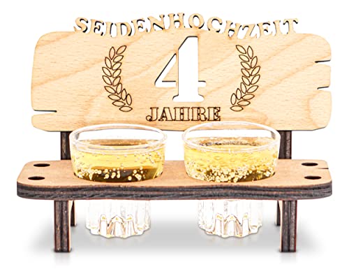 DARO Design - Schnapsbank 4. Hochzeitstag Seidenhochzeit Geschenk Deko für Paare Männer Frauen aus Holz mit Gläsern
