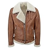 Mit ihrer zeitlosen Ästhetik lässt sich die Jacke perfekt mit Jeans kombinieren