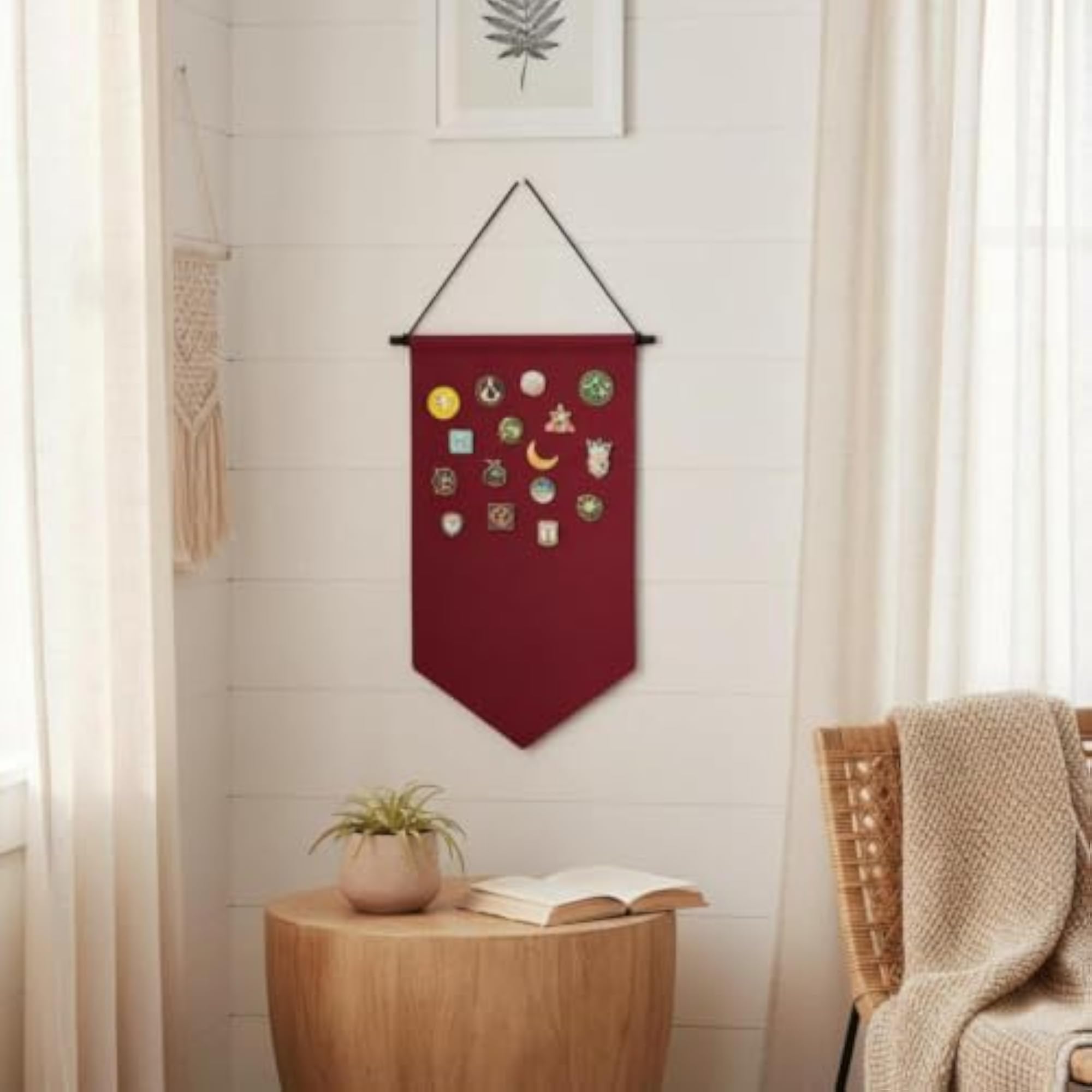 Pin Display Pennant, Decorative Storage for Enamel Pins