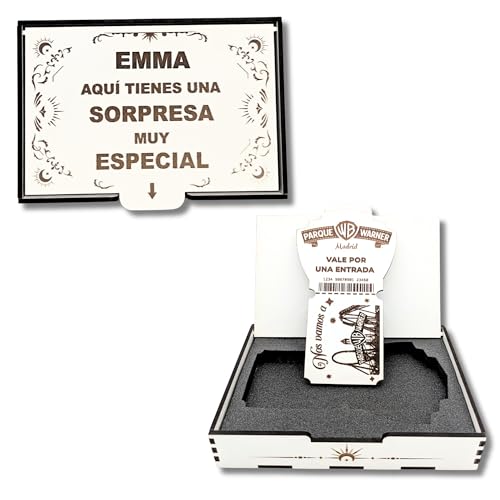 Imagen de Caja Regalo Parque Warner Personalizada Sorpresa Original para Anunciar Entrada Warner Regalo Parque Warner Madrid Niños y Adultos Modelo en Madera Blanco o Roble