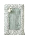 Avec 2 tapis de change unis : 1 blanc et 1 coloré