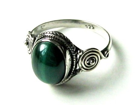 Shanya925 Sterling Silver Ethnic Ring Green Malachite. Stone size is 9 X 11 mm. Handcrafted Jewellery - Beautiful Gift. UK Size.