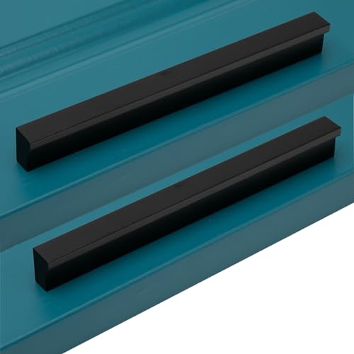 Poignées d'armoire invisibles pour moderniser un placard de salle de bain sans percer la façade