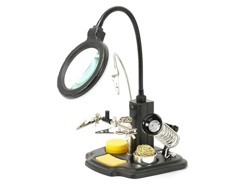 DAYTOOLS Helfende Hand LS-10Y Lötzentrum | LED-Lupenleuchte mit Ø 85 mm | Lötzinn-Abroller | Mit 3 Greifzangen | Batteriebetrieben | Inkl. Schwamm, Abstreifer und Lötfett | Lötkolbenhalter