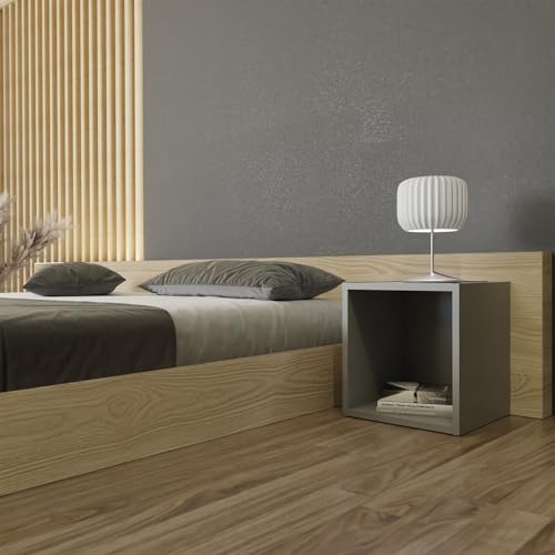 Table de chevet grise et cube de rangement pour une chambre épurée - 3