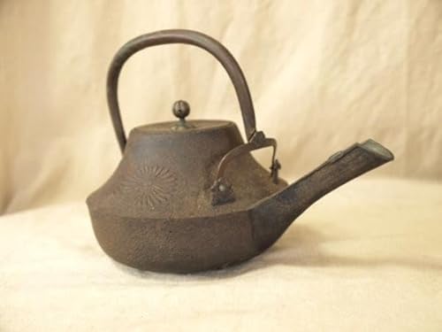 時代 お屠蘇 おとそ 菊花 寿紋鉄製屠蘇器900mL 日本製酒器 銚子 鉄瓶 急須 正月行事 元旦 厄除け 無病長寿 縁起物