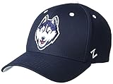 Diese Connecticut Herrenmütze hat eine hochwertige gestickte Grafik perfekt für jeden Huskies-Fan, der es liebt, seinen Teamstolz zu zeigen