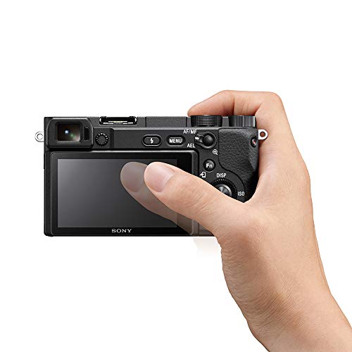 Câmera digital Sony Alpha 6400 com sensor APSC, 24,3MP, tela ajustável em 180°(selfie) e lente 16-50