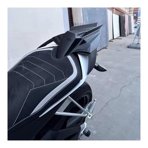 Capot de selle RS660 en carbone véritable pour un look racing unique - 4