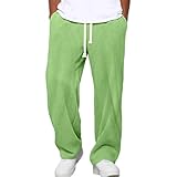 Minimalisme urbain : Le pantalon chino homme incarne le style décontracté moderne, constituant la pierre angulaire d'une tenue quotidienne citadine.